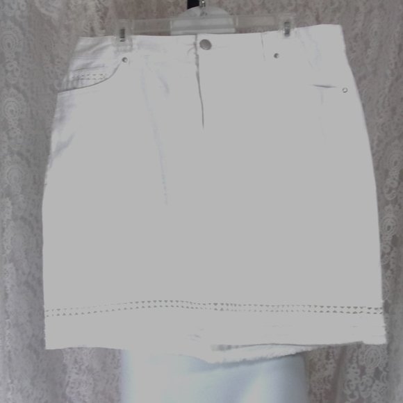 White Denim Mini Skirt Lace Hem Inserts Est. 1948 Denim Plus Size 16W NWT - Picture 1 of 2